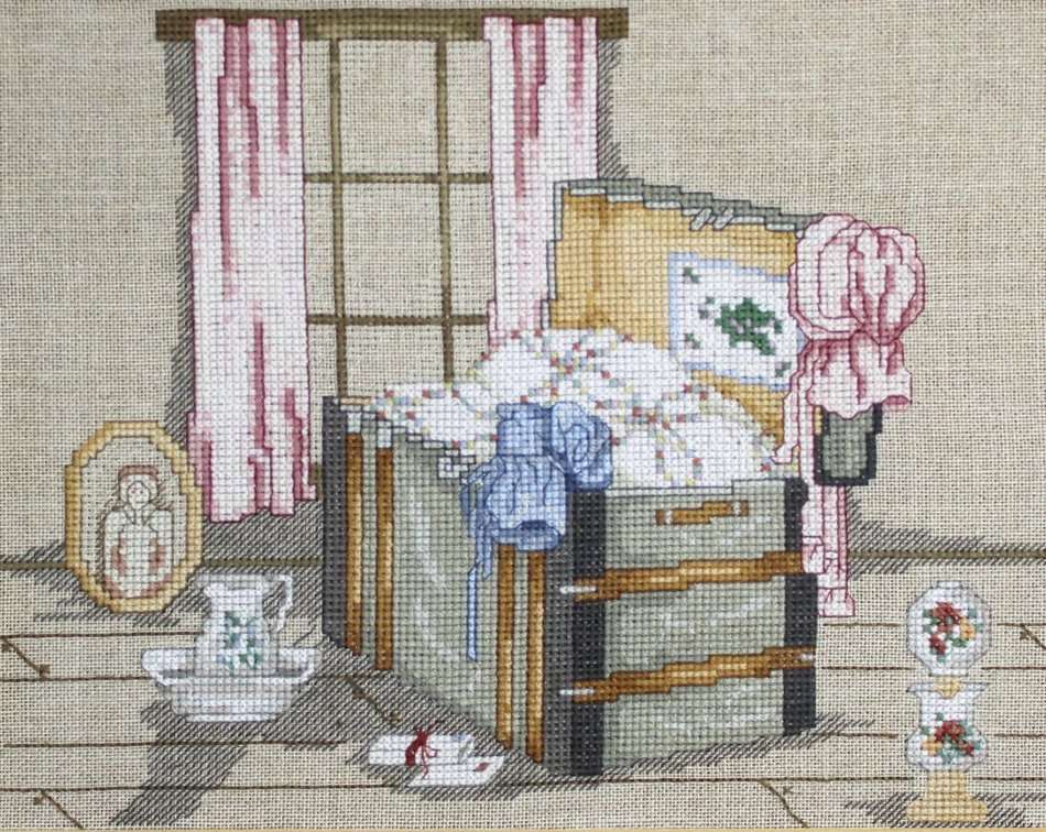 Trunk - Needle work - Beautiful!! - Low price! - Bid now!!