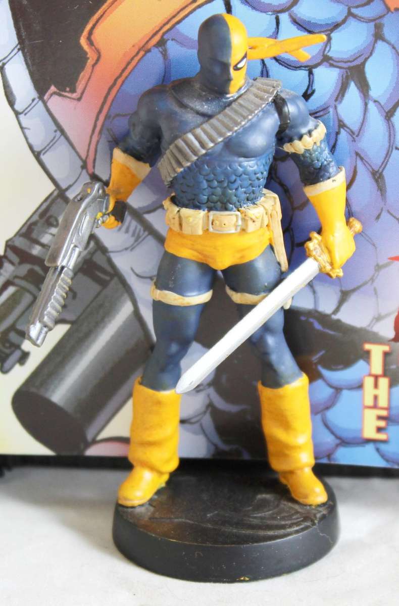 DC Comics - Lead, hand painted figurine with book - Deathstroke - Bid Now!