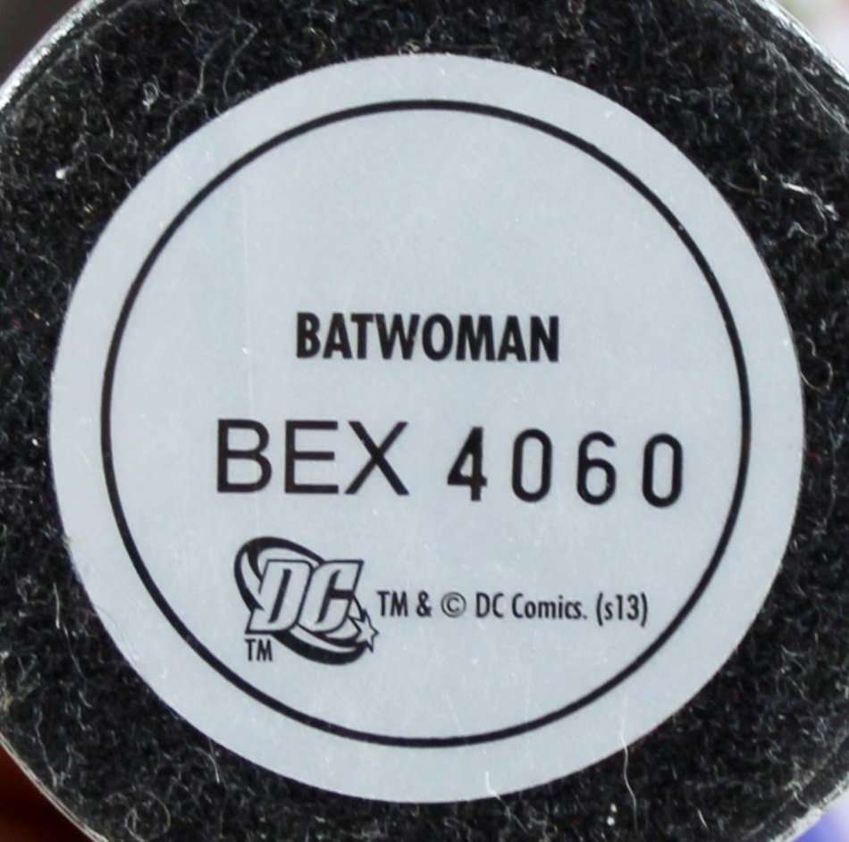 DC Chess Collection - Hand Painted Metallic Resin - Batwoman + Book - Bid Now!