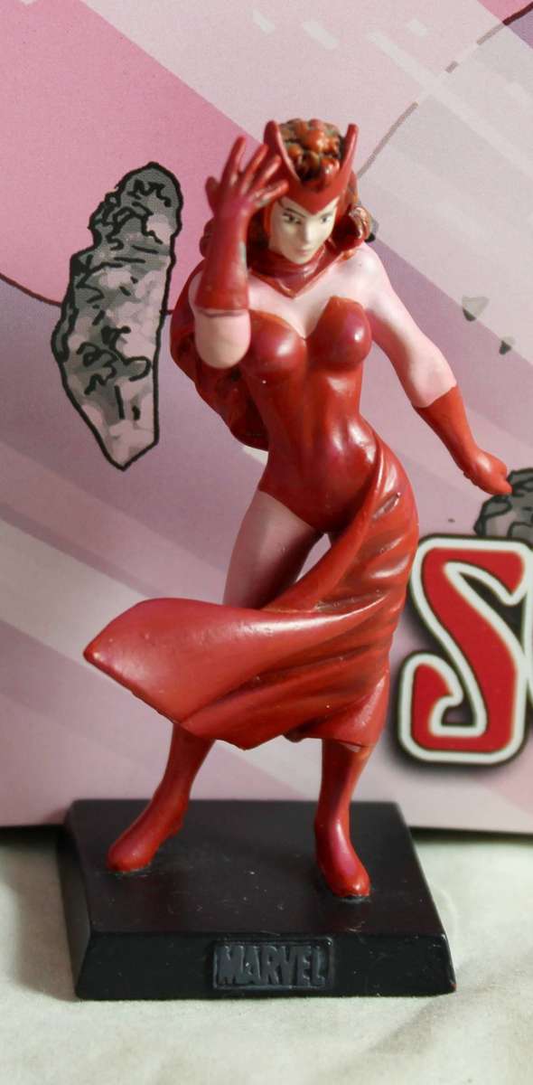 Classic Marvel Collection - Lead, hand painted figurine with book - Scarlet Witch - #55