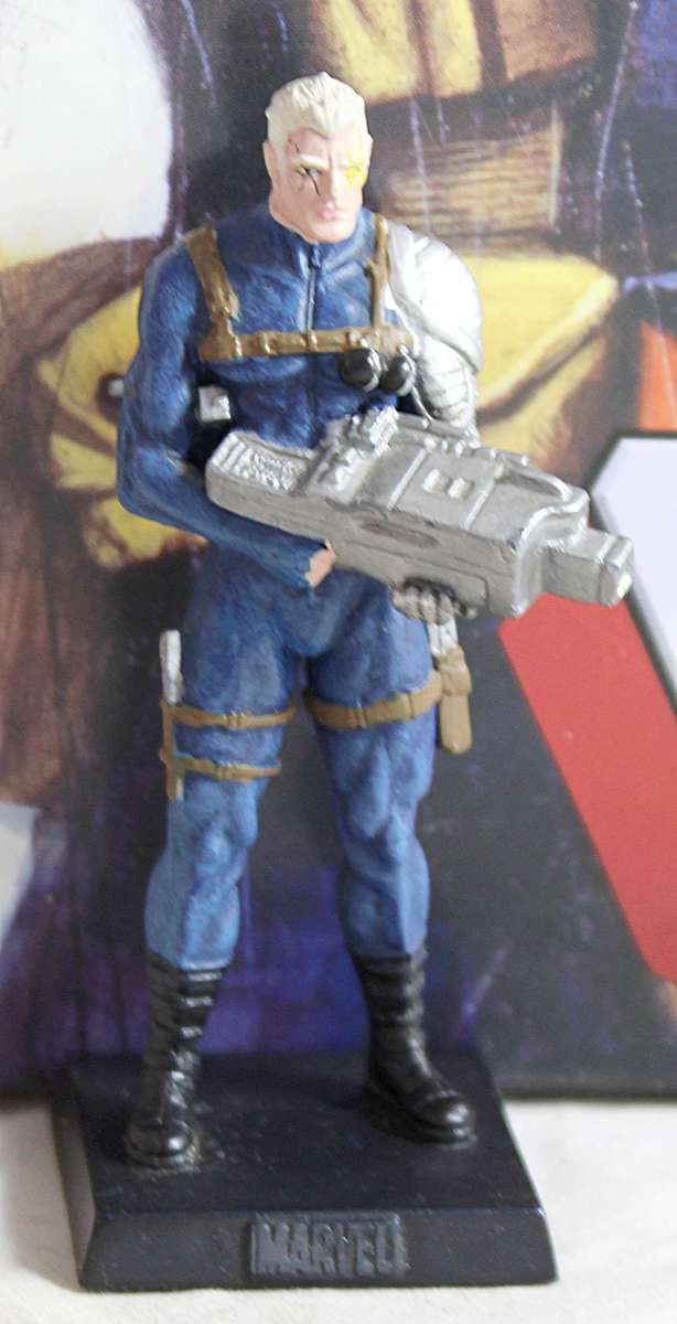Classic Marvel Collection - Lead, hand painted figurine with book - Cable - #63