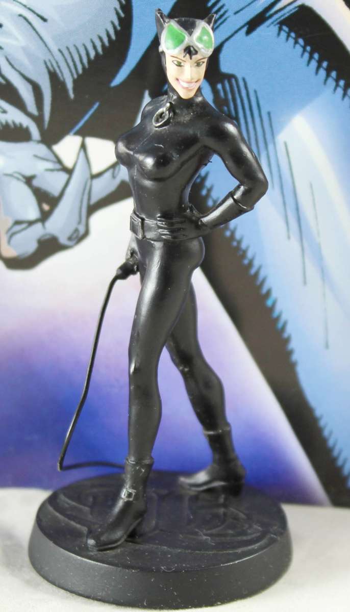 DC Comics - Lead, hand painted figurine with book - Catwoman - #9 - Bid Now!