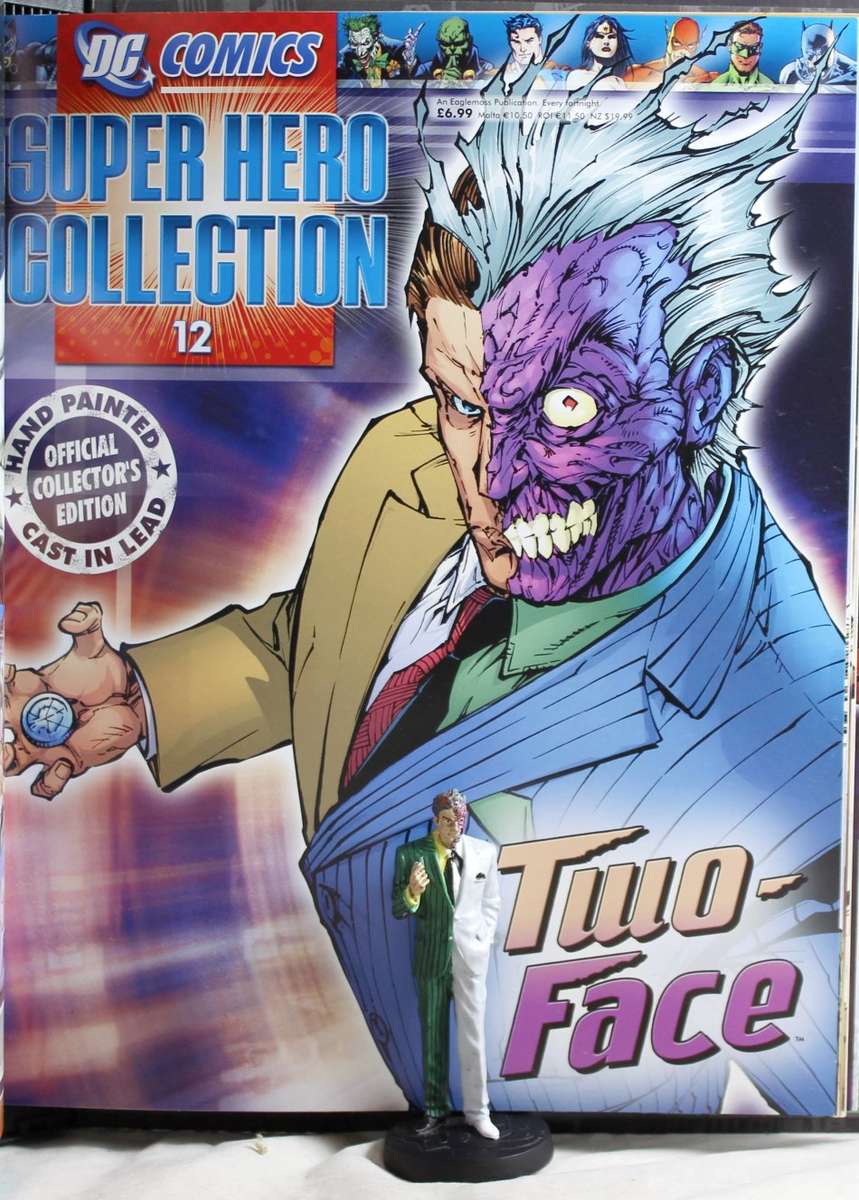 DC Comics - Lead, hand painted figurine with book - Two-Face - #12 - Bid Now!