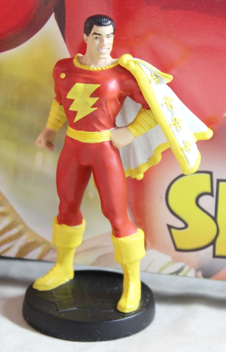 DC Comics - Lead, hand painted figurine with book - Shazam - #15 - Bid Now!