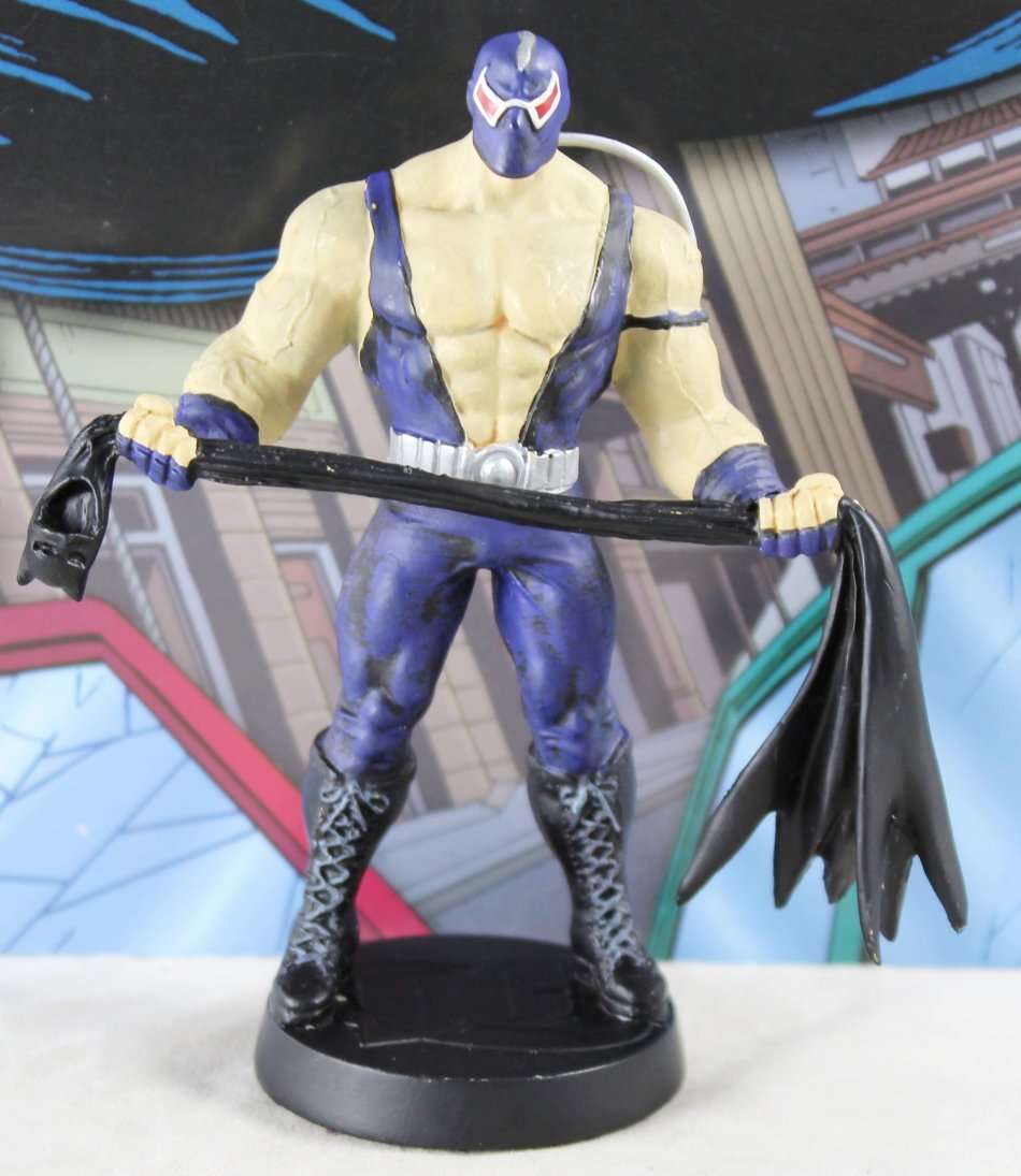 DC Comics - Lead, hand painted figurine with book - Bane -  Special Issue #3 - Bid Now!