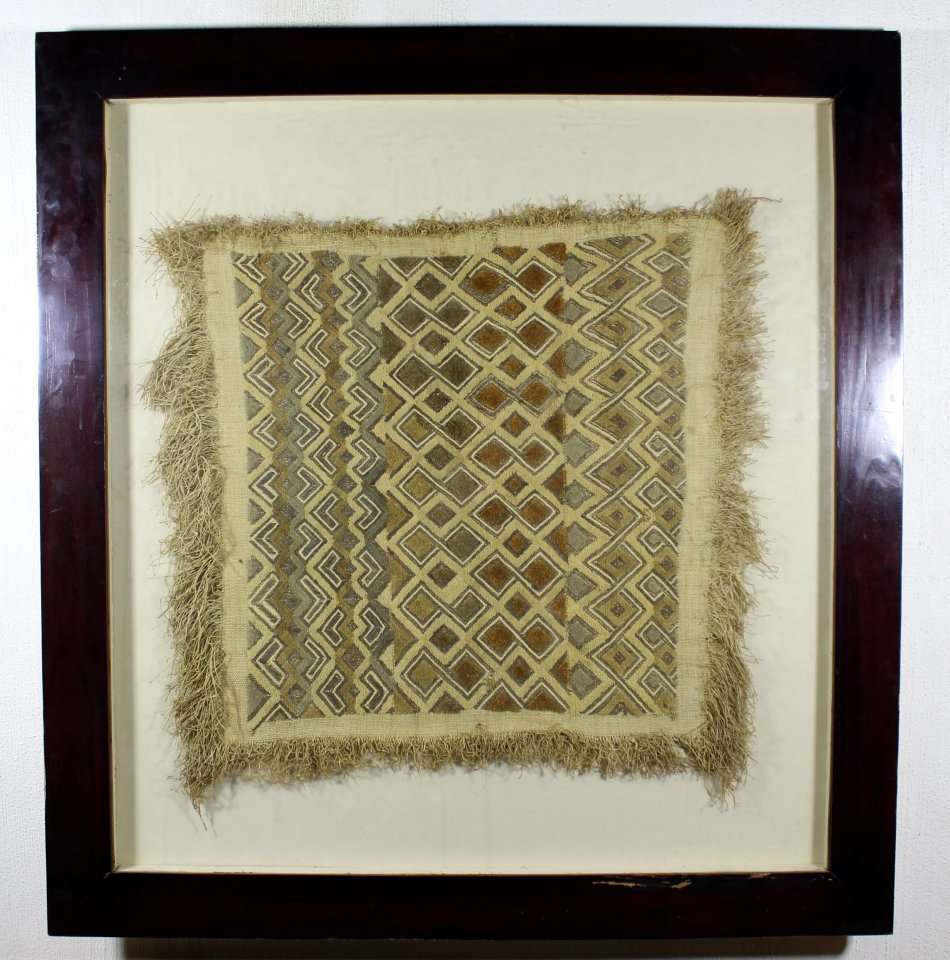 Kuba cloth - Original hand woven and sown cloth - A vintage piece! - Bid now!