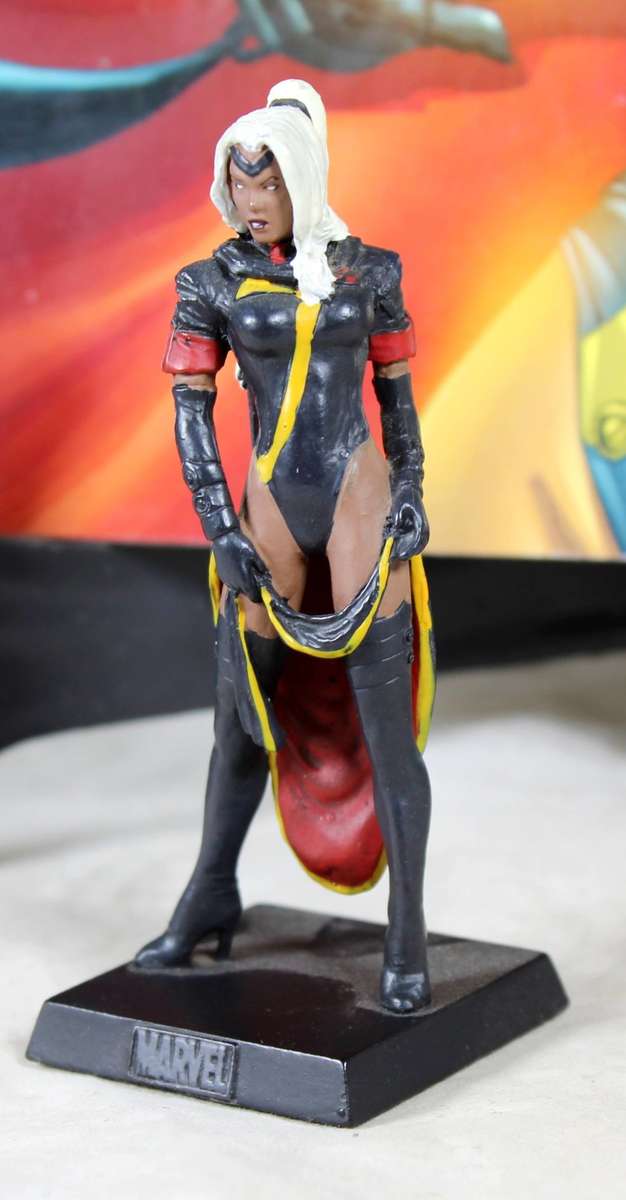 Classic Marvel - action figure and book - Storm - Issue #14