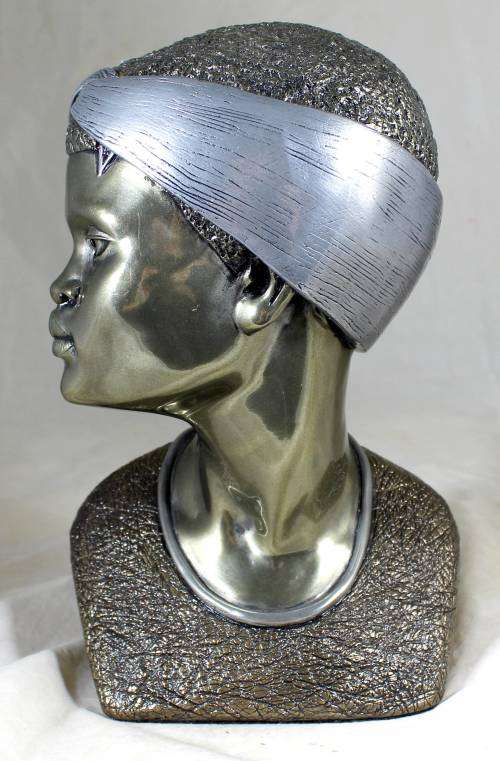 Casper Darare - Basotho Girl with scarf - Posthumous Cold Casting - Magnificent!! Bid now!