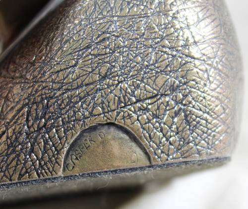 Casper Darare - Basotho Girl with scarf - Posthumous Cold Casting - Magnificent!! Bid now!