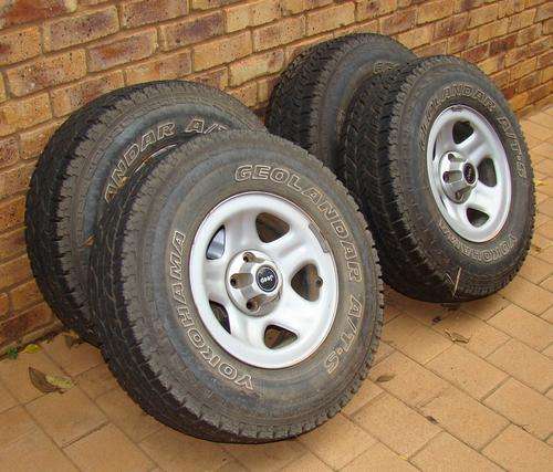 Set of four JEEP CHERIOKY 2,5 diesel year 2000 Mags and tyres, YOKOHAMA