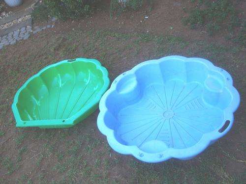 PLAYING SHELLS X 2 with PLASTIC BALLS