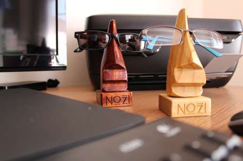 NOZI - Eyeglasses holder