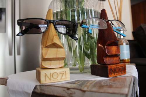 NOZI - Eyeglasses holder