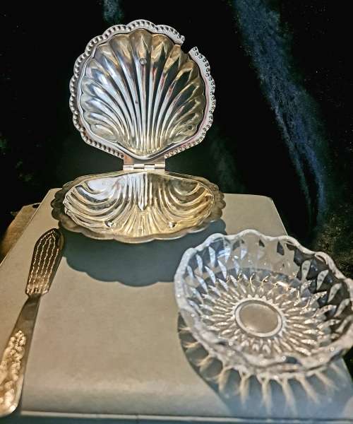  Sea Shell Butter or Caviar Dish with glass insert and spreader