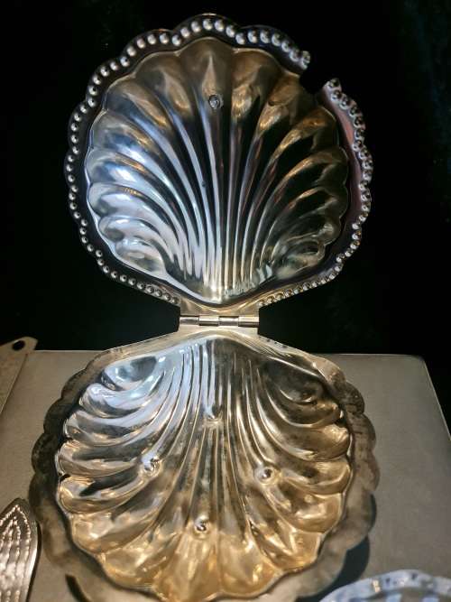  Sea Shell Butter or Caviar Dish with glass insert and spreader