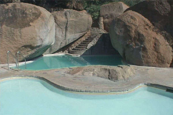 Midweek at Dikhololo 20-24 July Studio unit sleeps 4