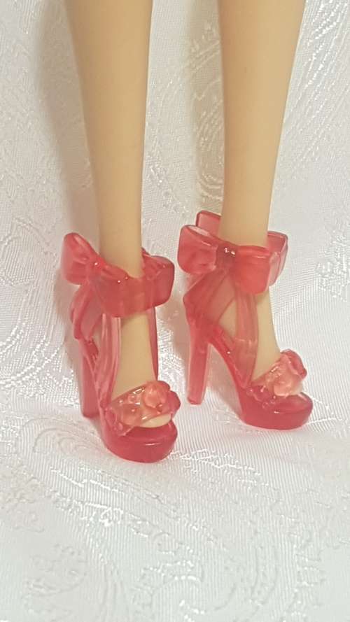 Red shoes with bow for Barbie dolls