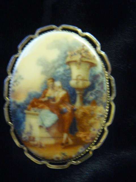 STUNNING VINTAGE BROOCH