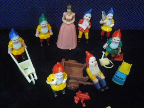 SNOW WHITE AND 7 DWARFS