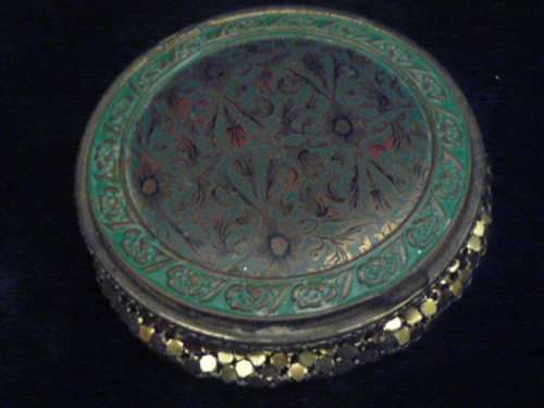 POWDER COMPACT WITH MIRROR AND MESH