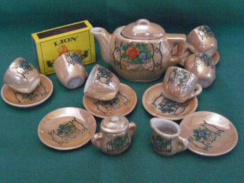 MINIATURE DOLL HOUSE TEA SET