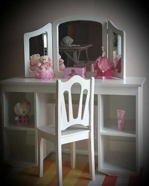 Beautifull girls princess dressing table