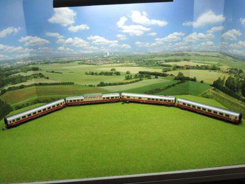 MARKLIN HO SET OF 4 DB TEE COACHES WITH LIGHTS