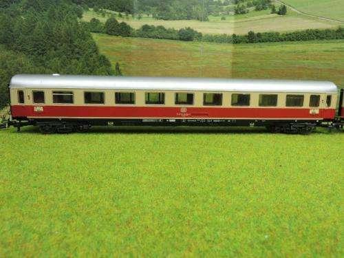 MARKLIN HO SET OF 4 DB TEE COACHES WITH LIGHTS
