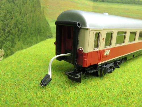 MARKLIN HO SET OF 4 DB TEE COACHES WITH LIGHTS