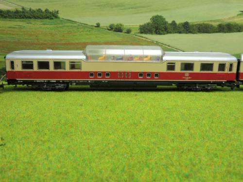 MARKLIN HO SET OF 4 DB TEE COACHES WITH LIGHTS