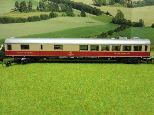 MARKLIN HO SET OF 4 DB TEE COACHES WITH LIGHTS