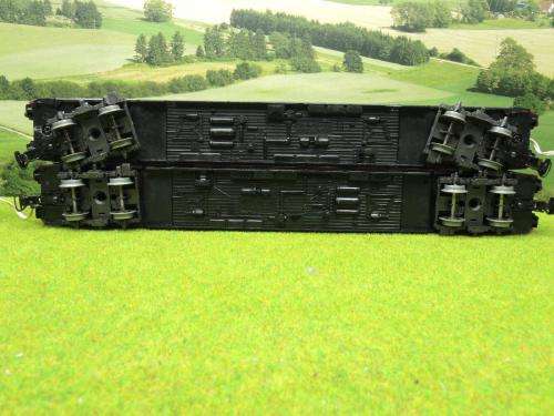 MARKLIN HO SET OF 4 DB TEE COACHES WITH LIGHTS