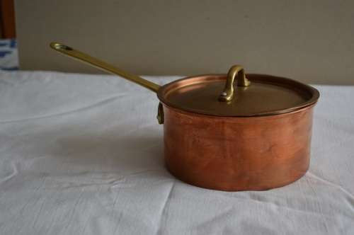 OLD FUNCTIONAL COPPER POT WITH LID
