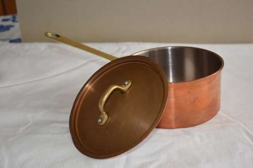 OLD FUNCTIONAL COPPER POT WITH LID