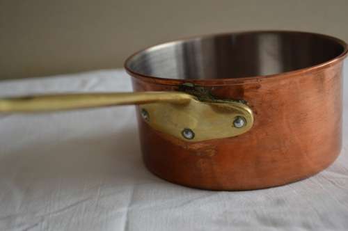 OLD FUNCTIONAL COPPER POT WITH LID