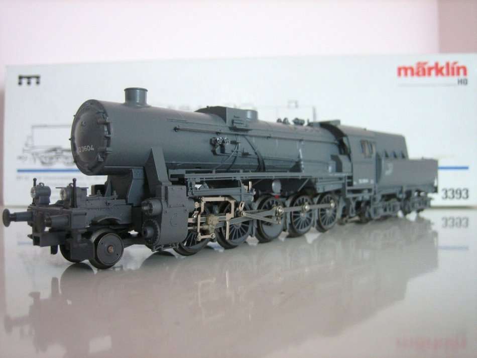 Marklin HO 3393Loc and tender like new