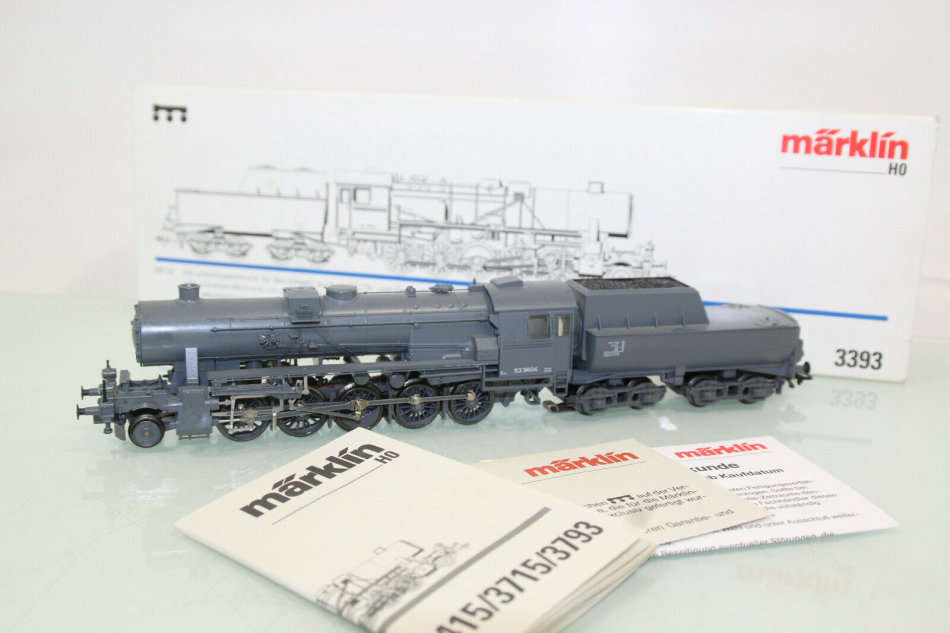 Marklin HO 3393Loc and tender like new