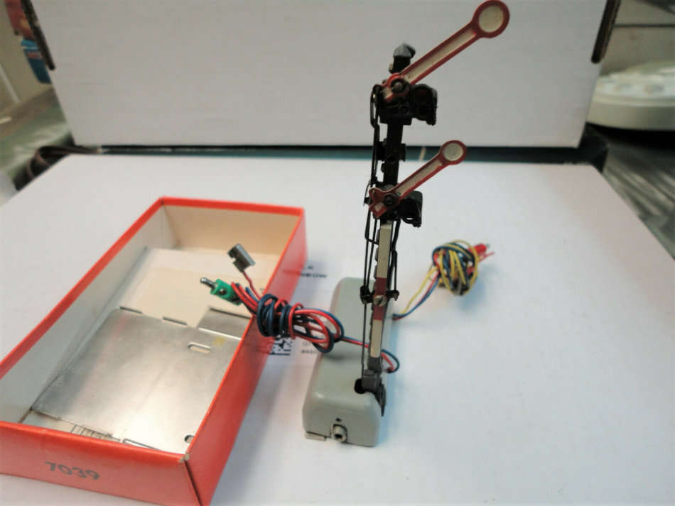 Marklin ho 7040 main signal