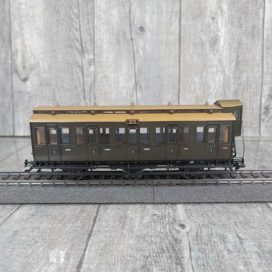 Marklin HO 4206 cl 1 compartment car