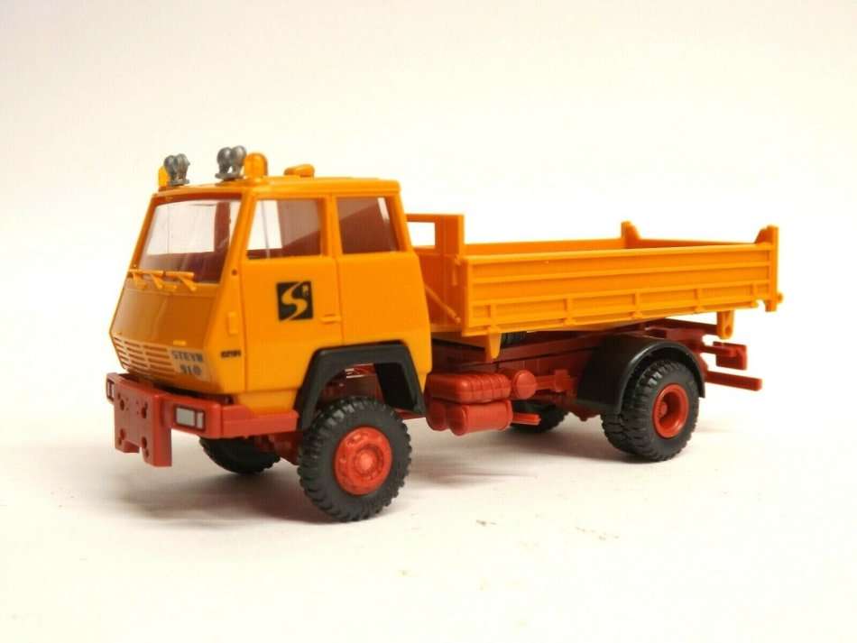 ROCO 1653 STEYR  Grit Truck