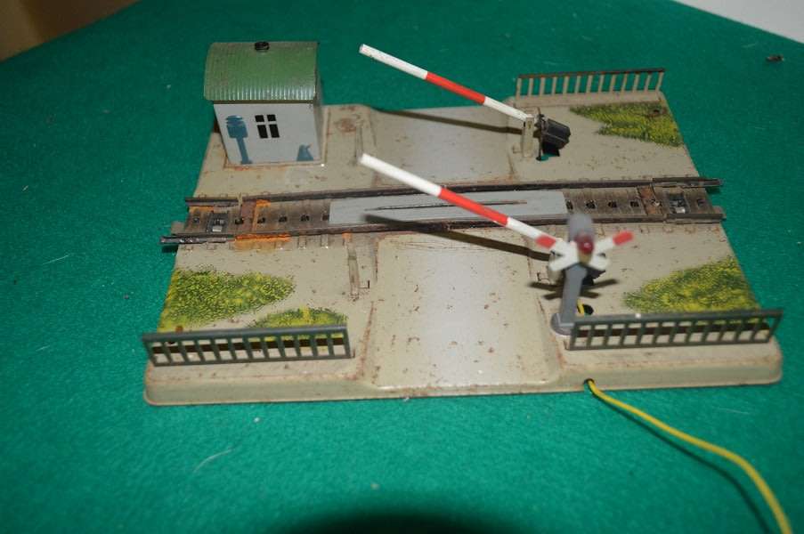 Marklin 7390 Mechanical HO grade crossing