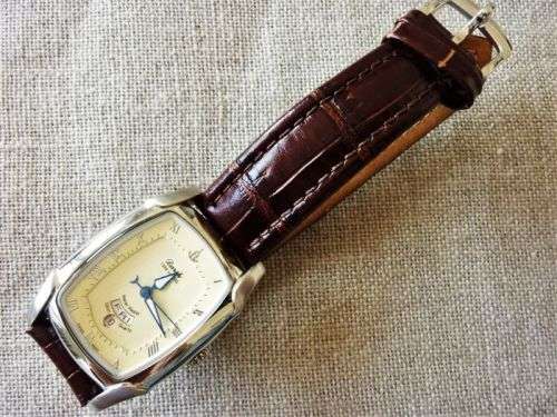 MENS DARCH DRESS WATCH SWISS MOVT QUARTZ like new