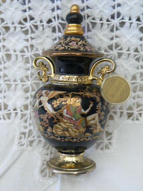 VERY PRETTY WITH GOLD DETAILED PERFUME BOTTLE