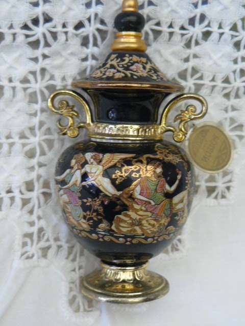 VERY PRETTY WITH GOLD DETAILED PERFUME BOTTLE