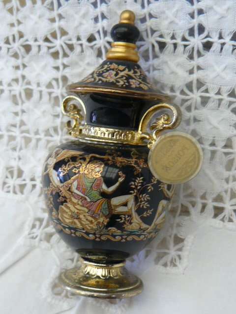 VERY PRETTY WITH GOLD DETAILED PERFUME BOTTLE