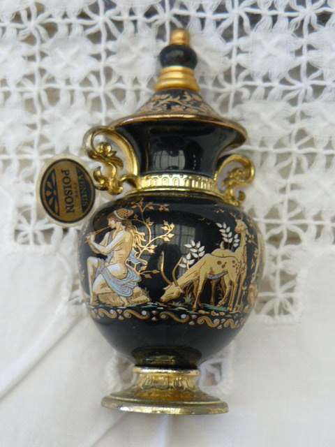 VERY PRETTY WITH GOLD DETAILED PERFUME BOTTLE