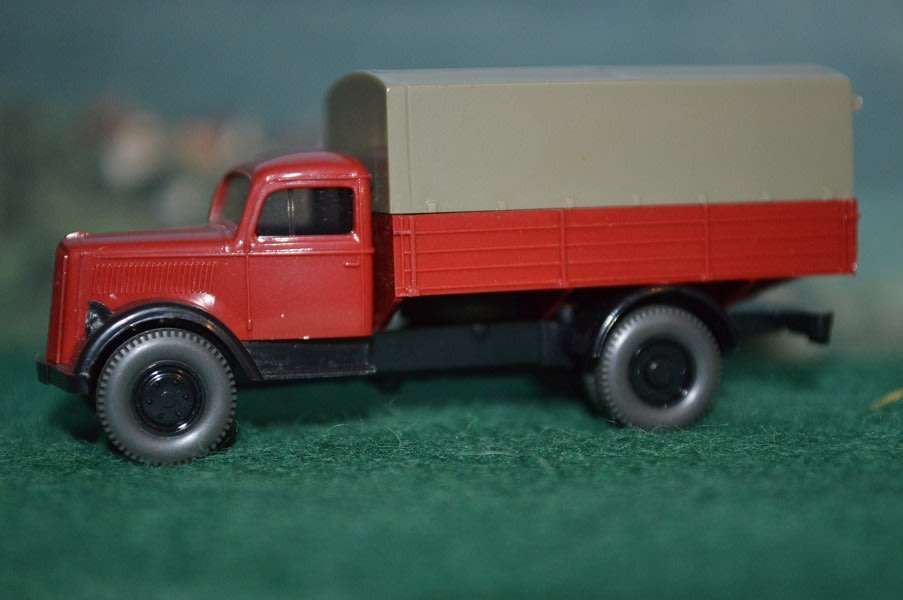 Wiking HO 3350 delivery truck OPEL BLITZ
