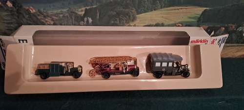 Marklin Ho 1893 fire engin and ambulance set like new