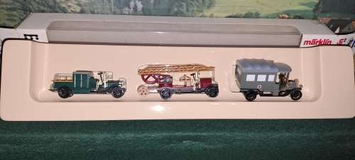 Marklin Ho 1893 fire engin and ambulance set like new