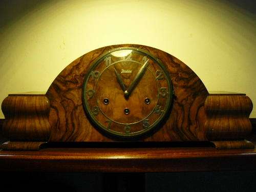 JUNGHANS WITH WESTMINTER CHIME WALNUT - VENEER. DONT MISS OUT !!!!@@@@!!!!!